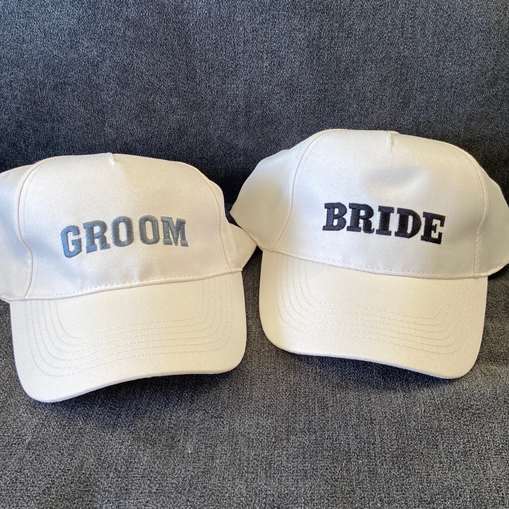 👰🏽‍♀️ 🤵🏻 Bride and Groom Hats